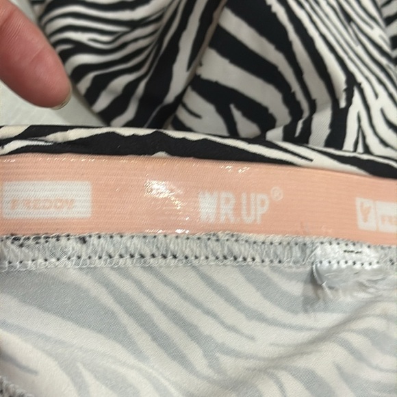 (H1) FREDDY WR.UP®COMFORTABLE SHAPING PANTS with a Sebra print, size 10 - Picture 12 of 13
